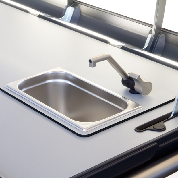 Waschbecken mit Armatur